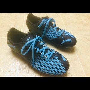 ⚽️ PUMA’S BLUE & BLACK SOCCER CLEATS ⚽️